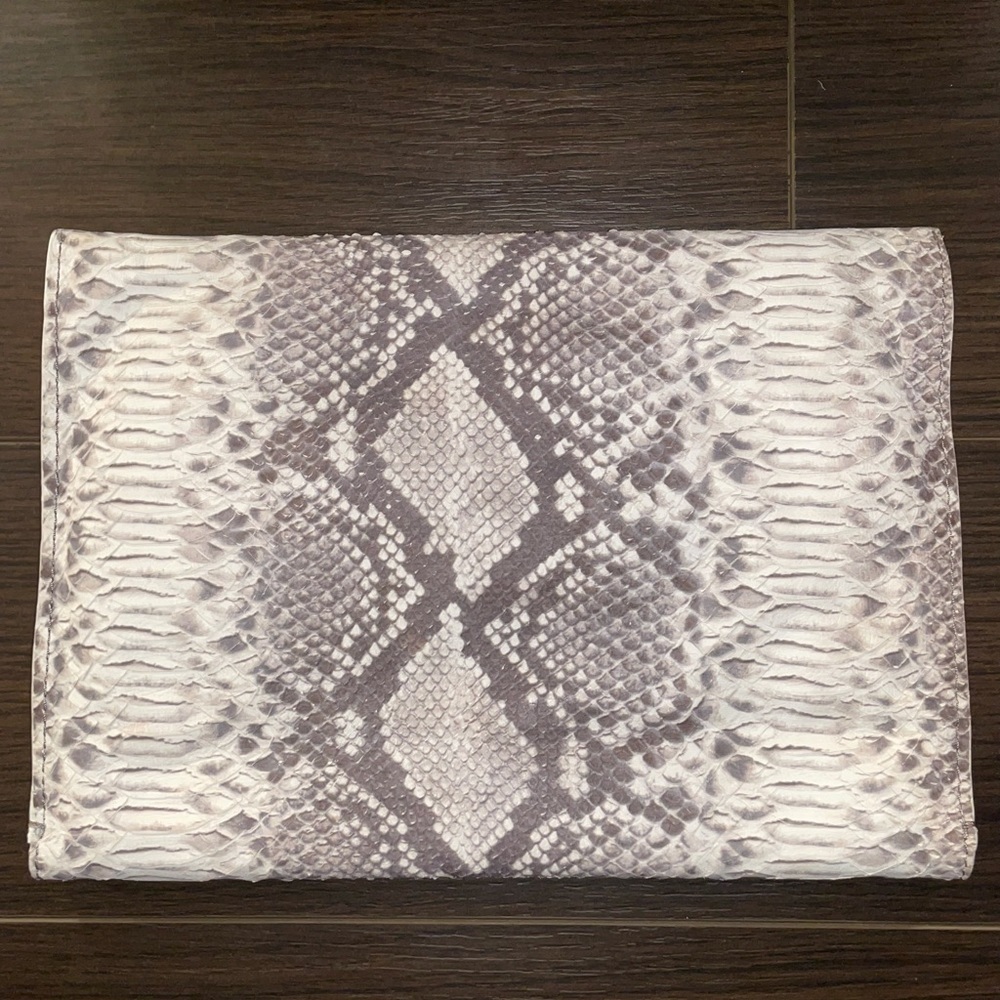 Stuart Weitzman Snake Skin print Clutch - Picture 6 of 9